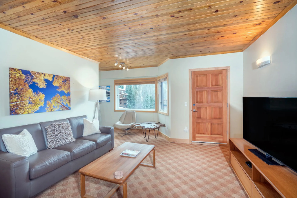 Ice House Suites and Condominiums