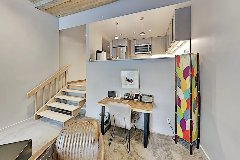 15tru1zs 2 Bedroom Condo