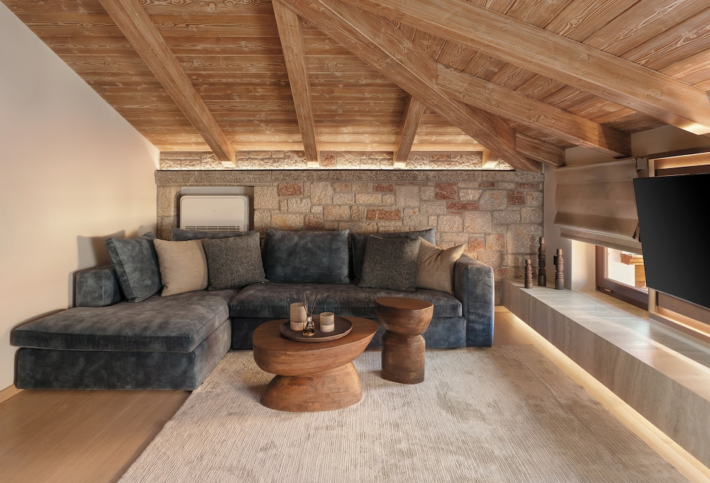 Ceci Suites