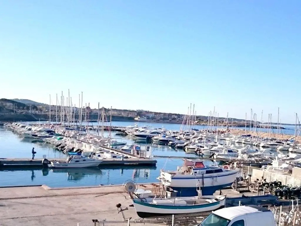 Appartement Six-Fours-les-Plages, 2 pièces, 4 personnes - FR-1-316-21
