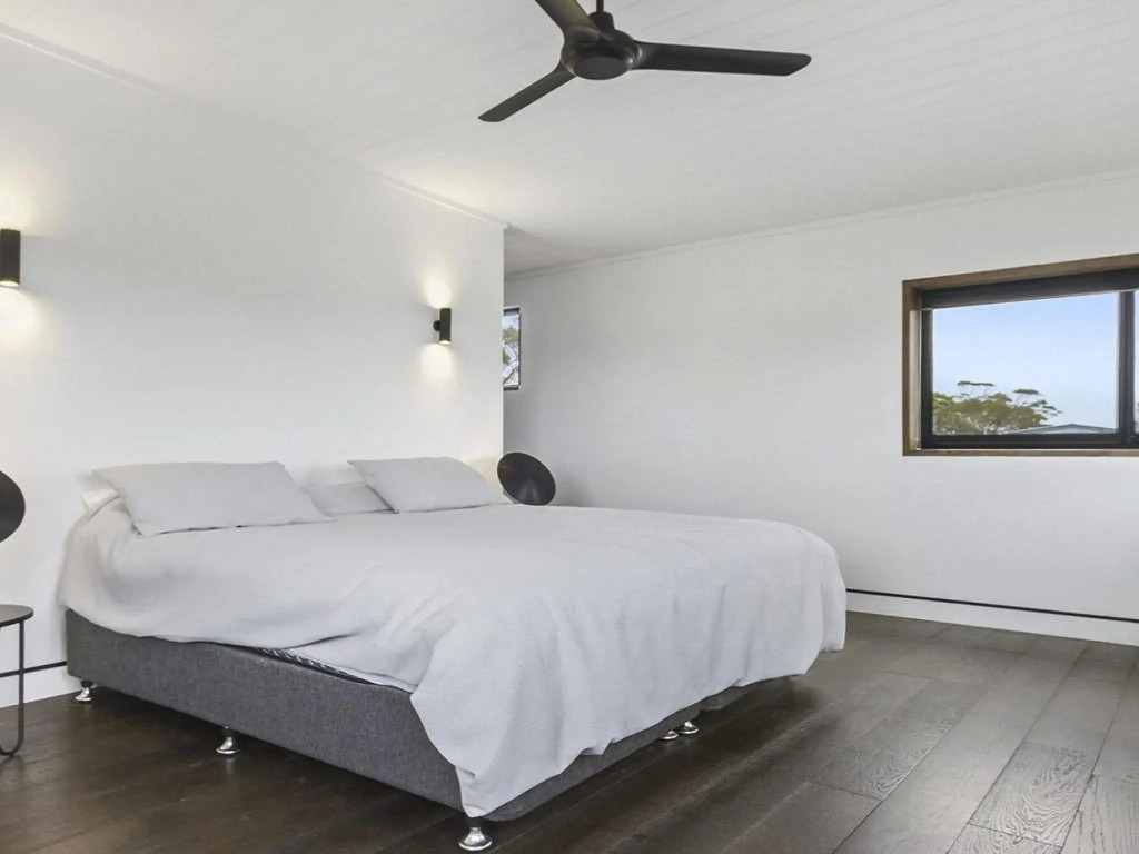 Horizons at Currarong - architecturally designed beach house