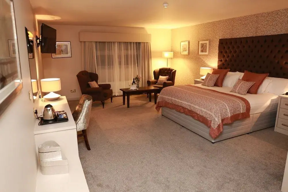 Mellon Country Inn Hotel