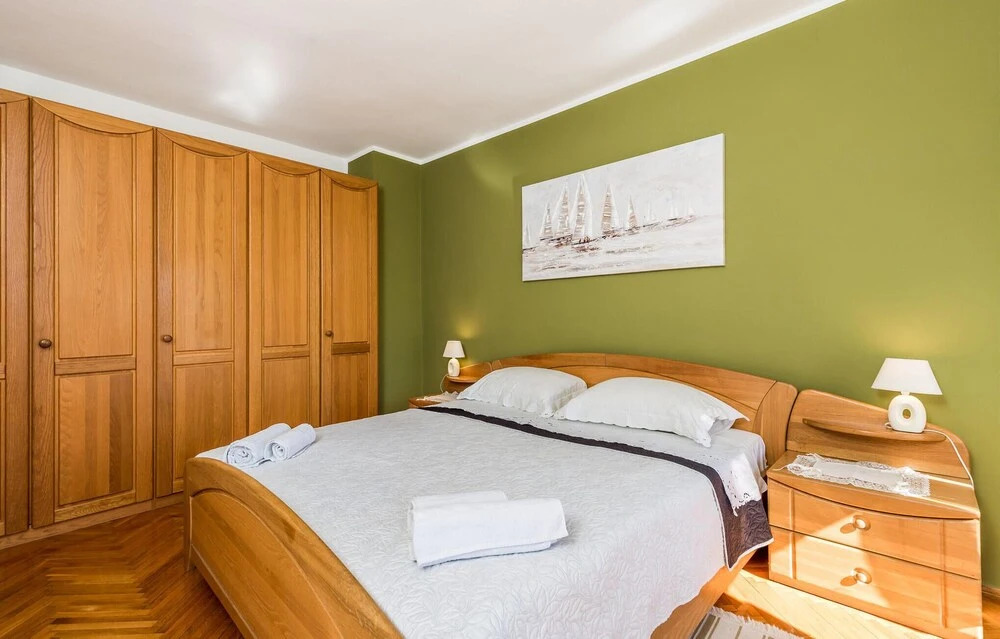 Stunning Home in Ika With 4 Bedrooms and Wifi