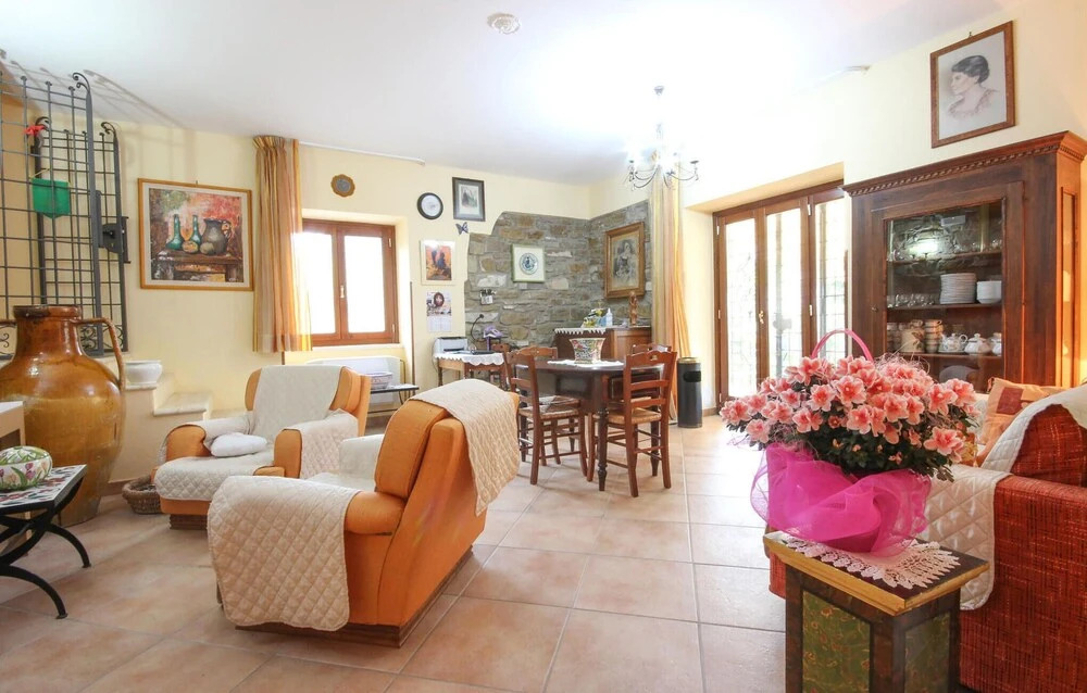 6 Bedroom Beautiful Home In Perdifumo