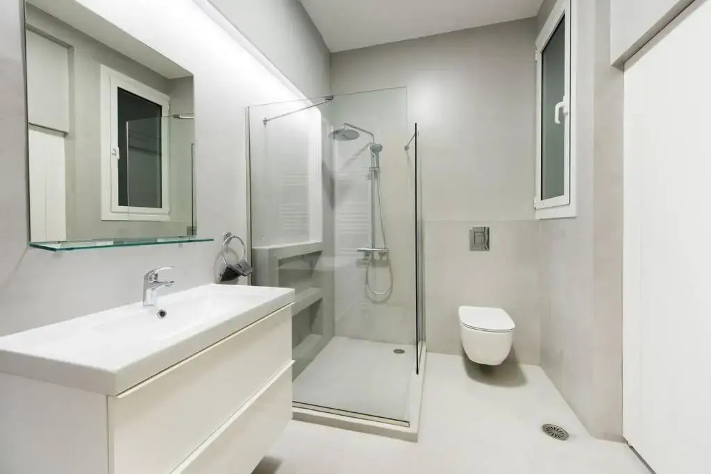 Elegant 3 bd apt, in the most prestigious area.