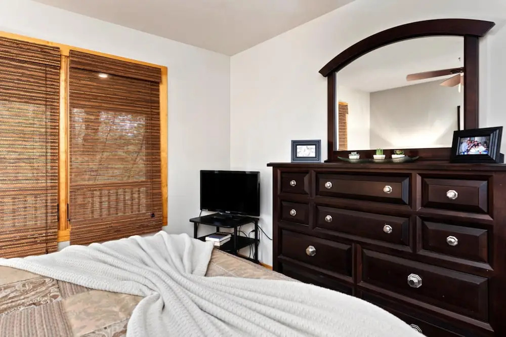 Cozy Wintergreen Retreat Fireplace & Spacious Deck