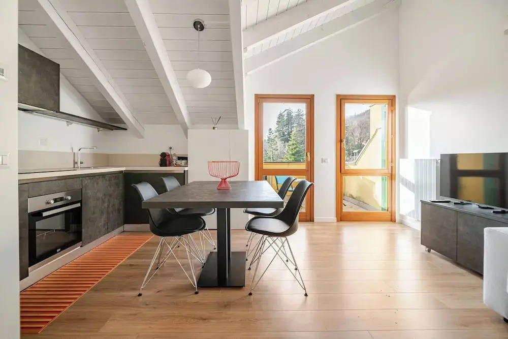 Modern Flat 2 Near the Swiss Border in Viggiù