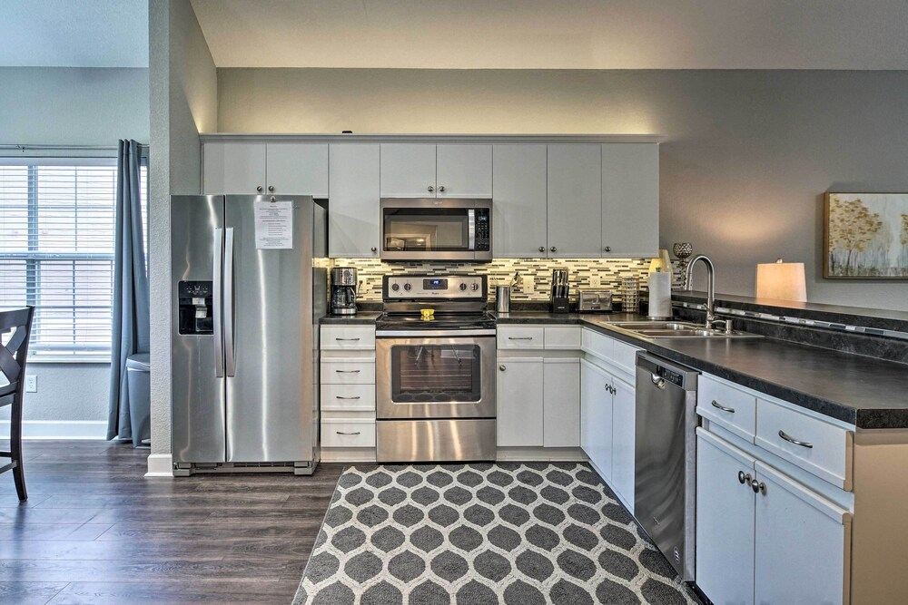 Unwind Fireside! Condo 4 Mi to Branson Strip