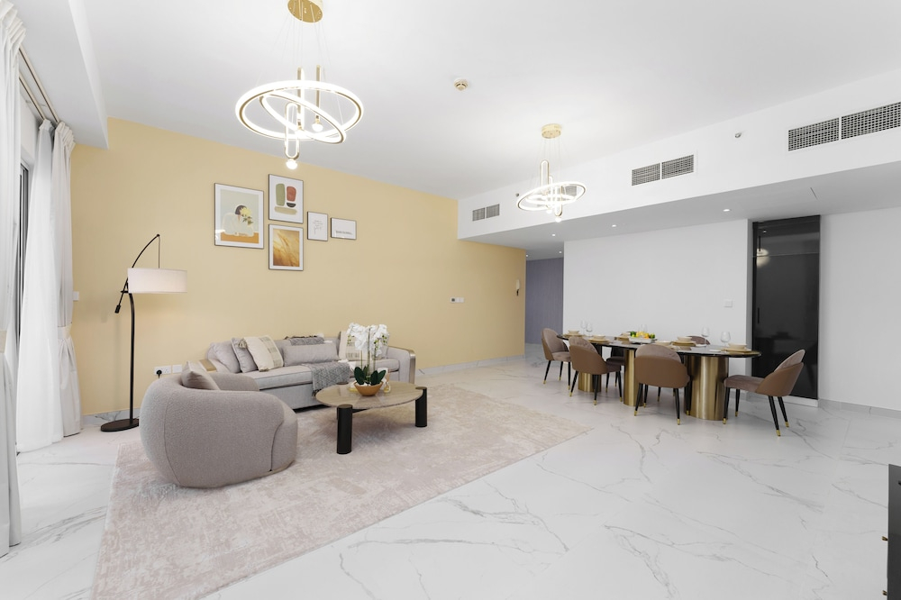 Marco Polo - Chic 1 BR with 2 balconies | Marina Views & Tram