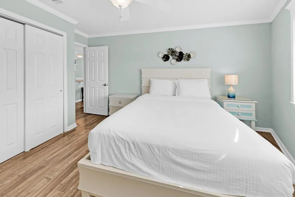 Crystal Village II, Unit 19B