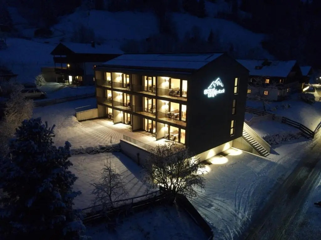 Simple Life Apartments