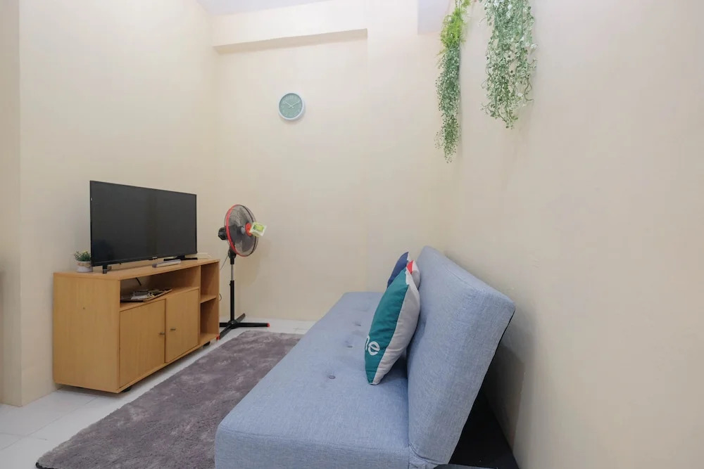 Nice and Comfy 1BR Apartment at MT Haryono Residence By Travelio