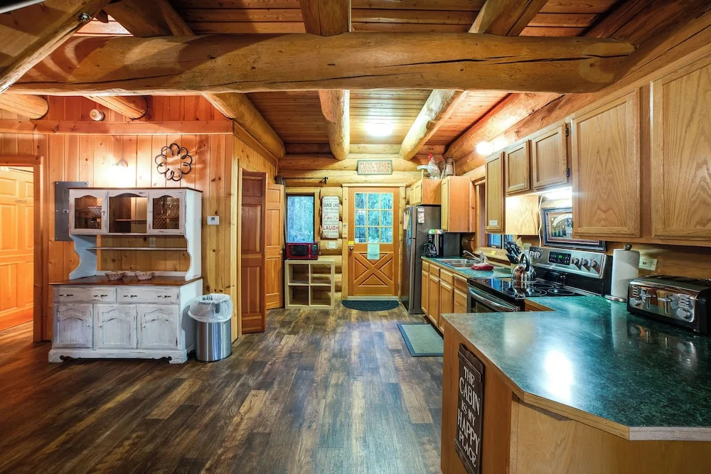 10SL - Real Log Cabin - WiFi - SLEEPS-8