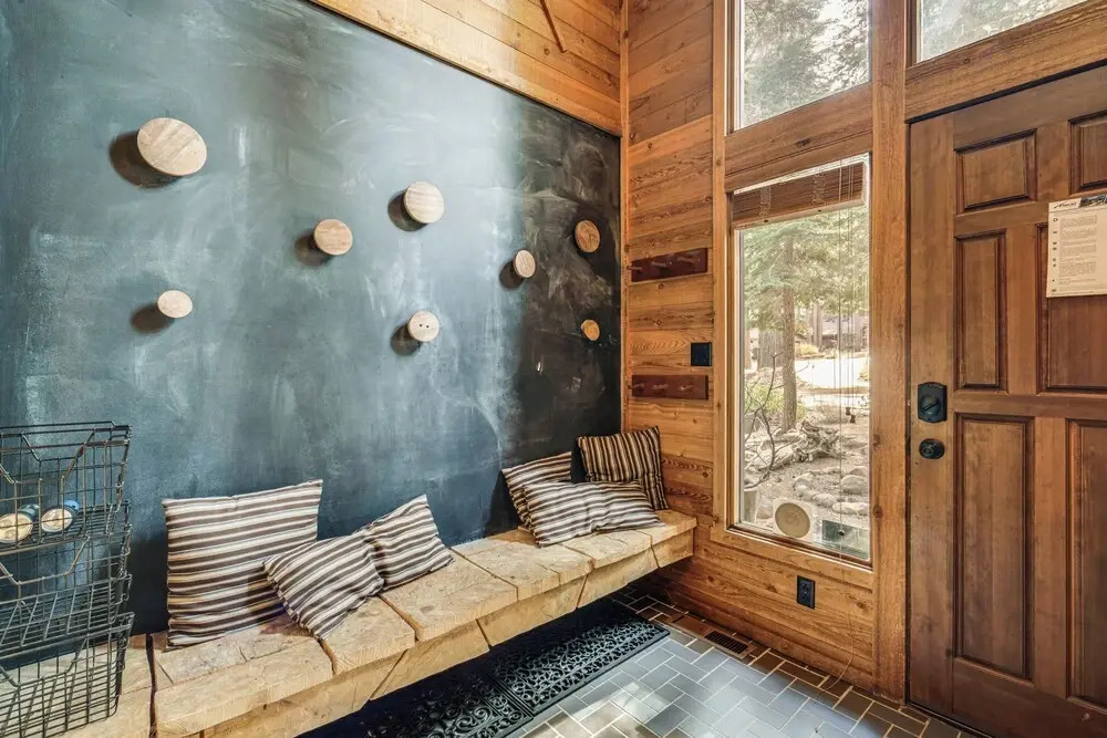 Free Ski Shuttle! Spacious Northstar Resort Cabin