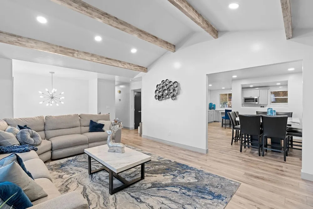 Family Ski Oasis 7BR 16-Person Spa Mins to Skiing