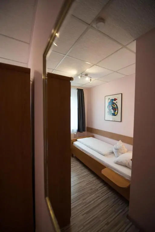Rheinauer Hof - bed & breakfast