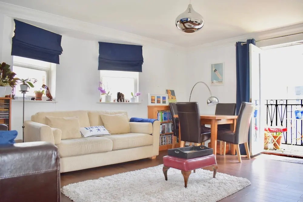 Bright Home Near Brighton Beach