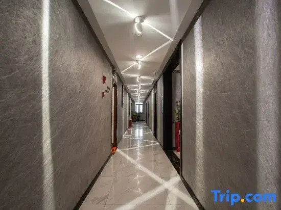 Luoqi Collection Hotel (Chongqing Yangjiaping Vientiane City)
