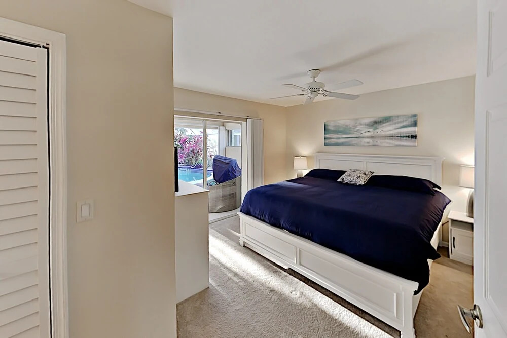 Canal-front W/ Boat Dock & Screened Pool 4 Bedroom Home