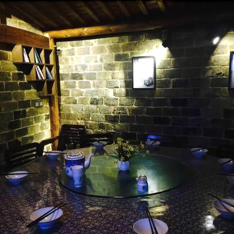 7076 Boutique Inn