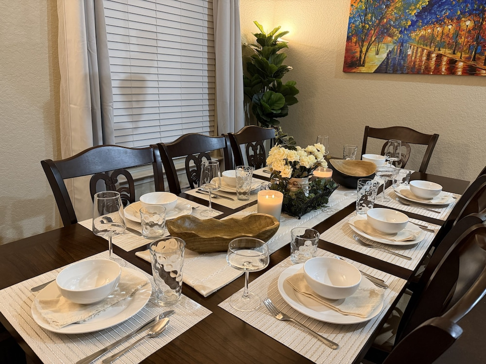 Pet-Friendly 3BR Fire Pit & Games Near Sea World