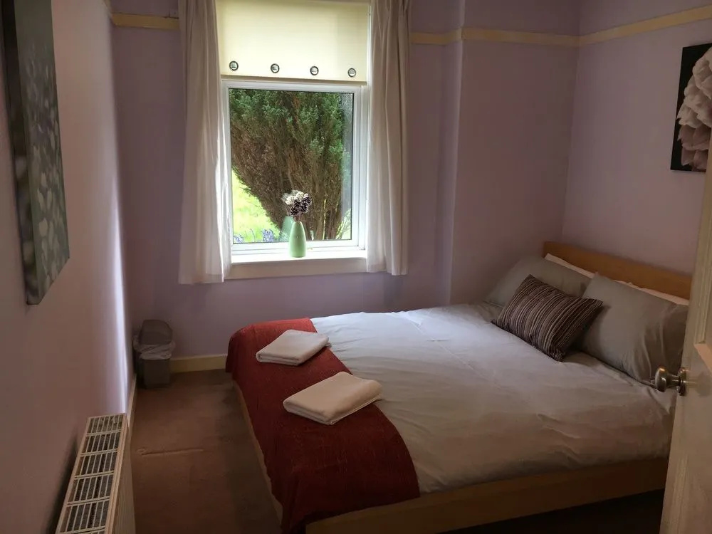 Glasgow Scotstoun Cottage Flat