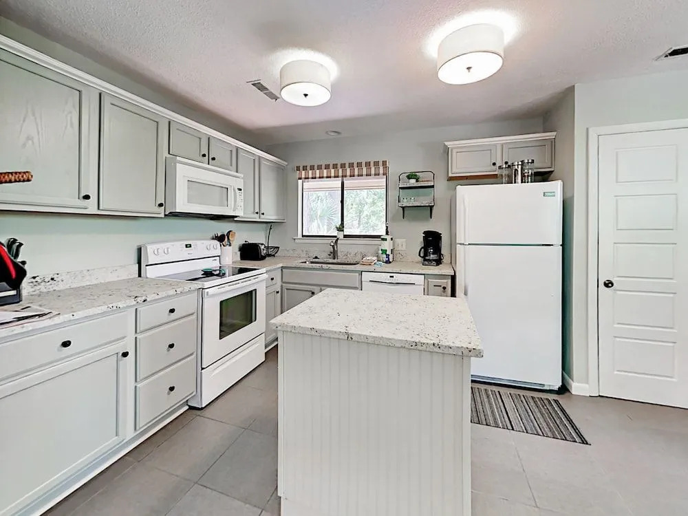 Sea Pines 2br W/ Patio, Near Beach 2 Bedroom Home