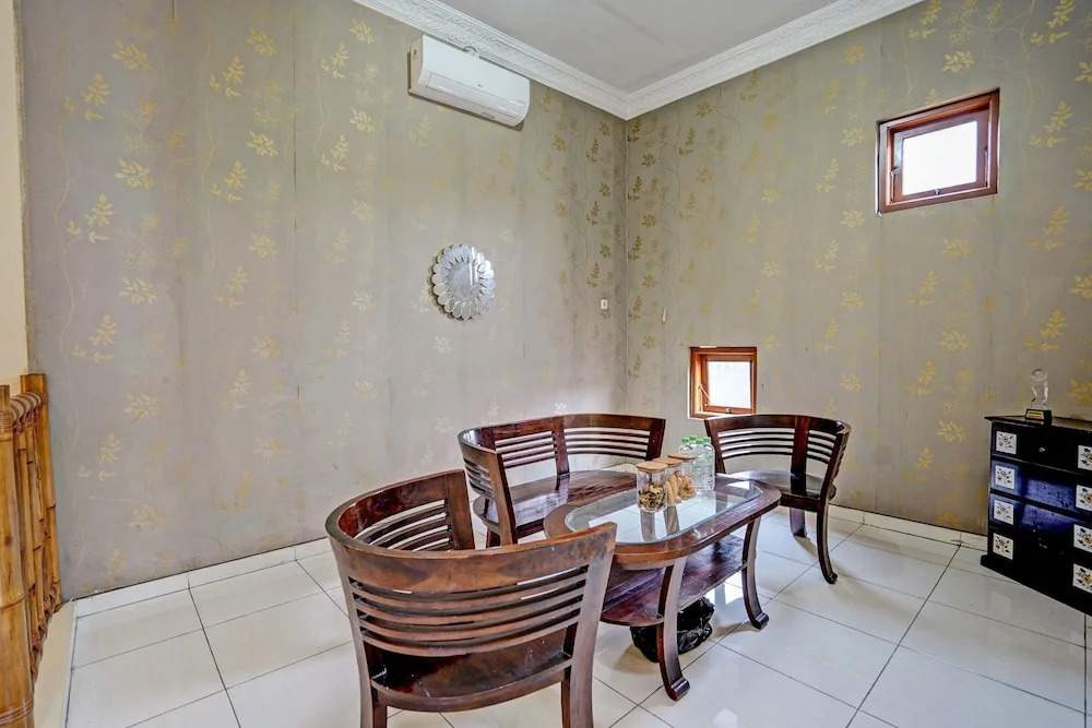 OYO Life 92030 Ef Palm Guest House Family