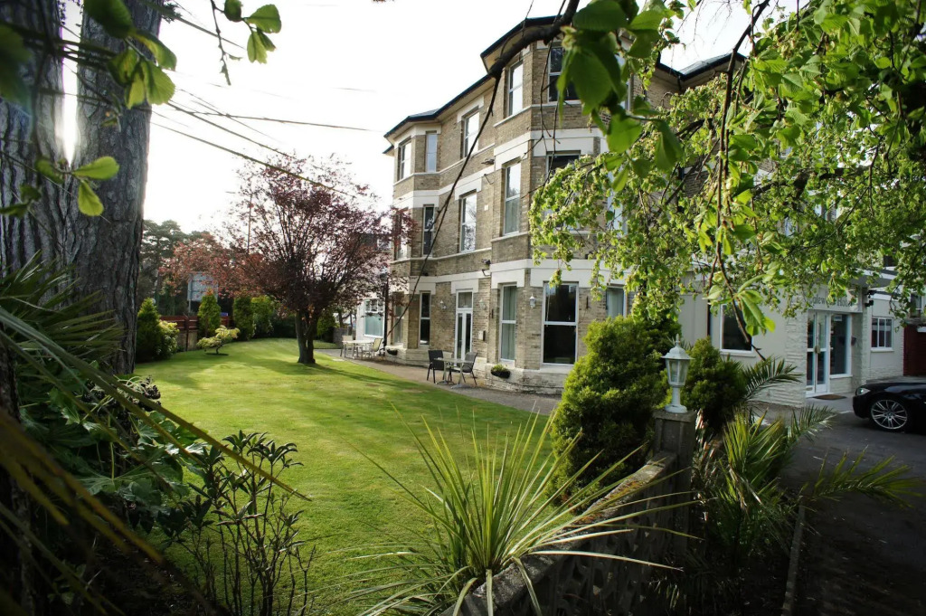 Applewood Hotel