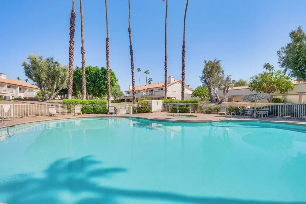 In Golf Course Community: Palm Desert Escape!