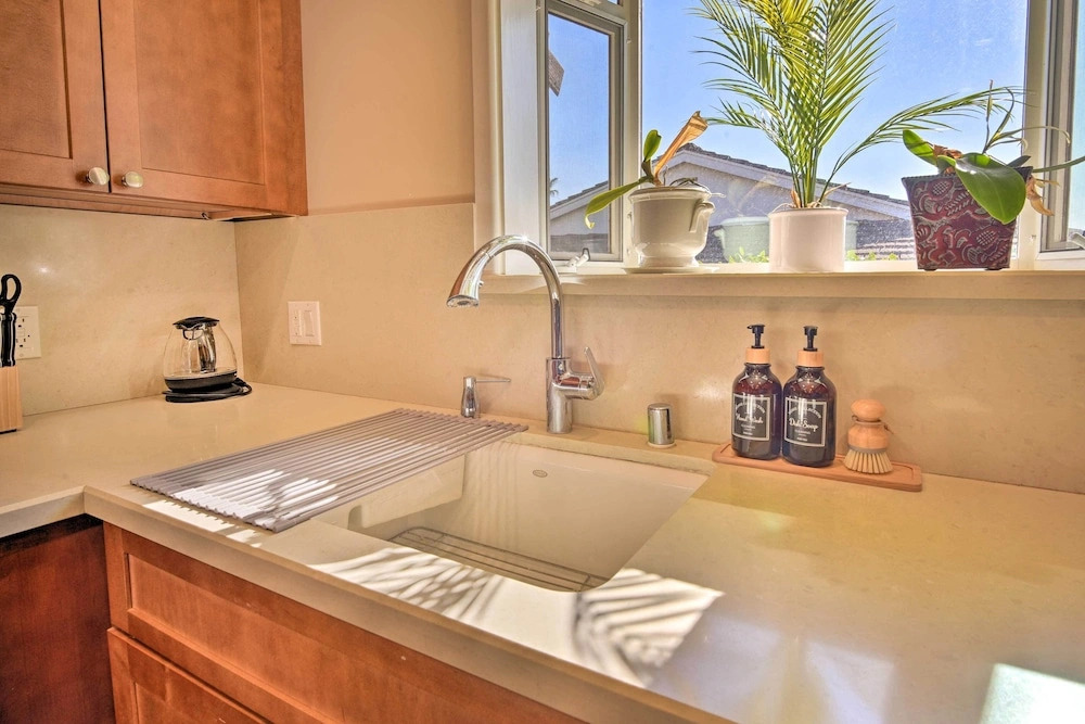 Los Angeles Suite ~ 12 Mi From Downtown!
