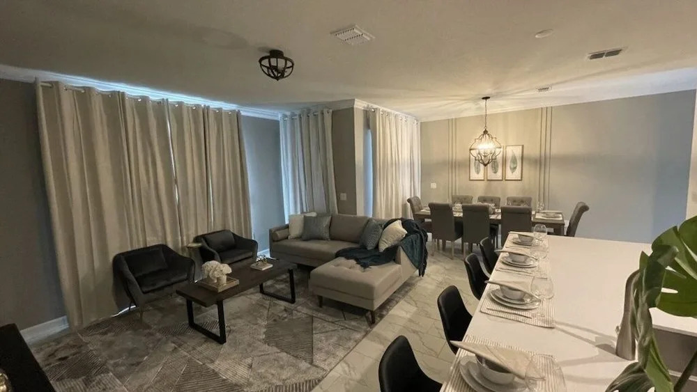 Relaxing 4 Bed Town Home With Splash Pool 4 Bedroom Townhouse by RedAwning