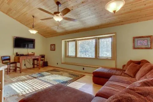 Yellow Rail 10 - Meredith Lodging