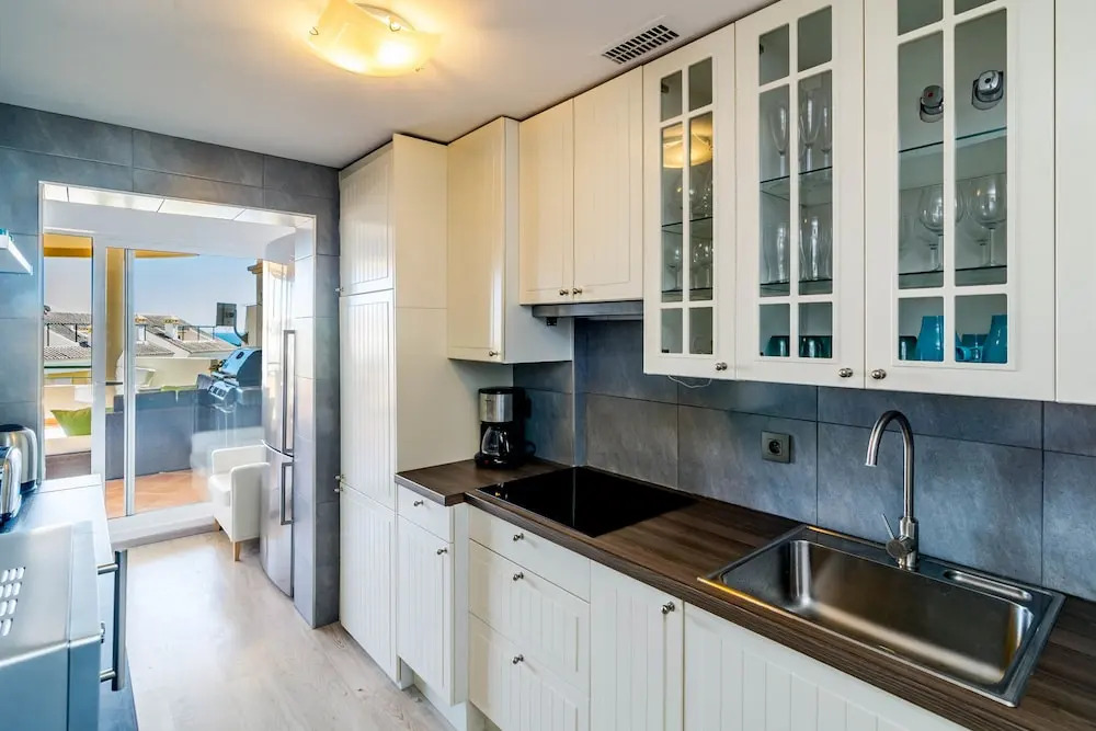 SAA2 Stunning 3 bedroom apt in Puerto Banus Roomservice