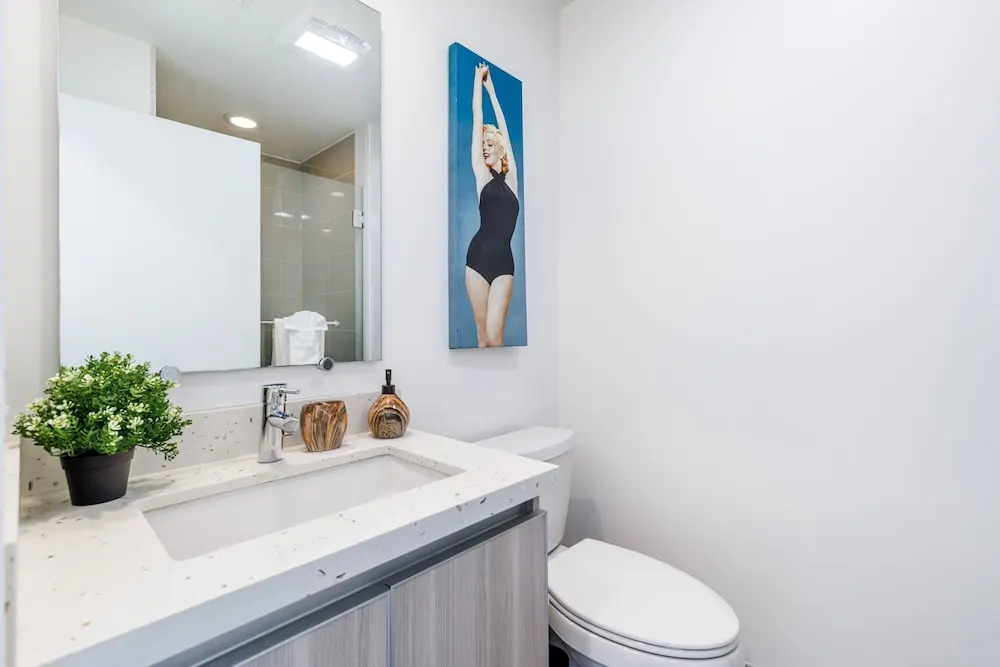 Brand new 2 Bedroom Apartment on Hawthorn Ave Hollywood 2 Apts by RedAwning