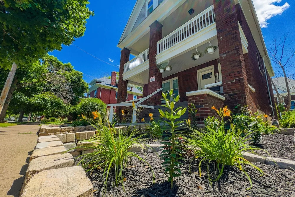 The Horseshoe Falls Villa- 6BR Free Parking, Minutes From Falls & Casino