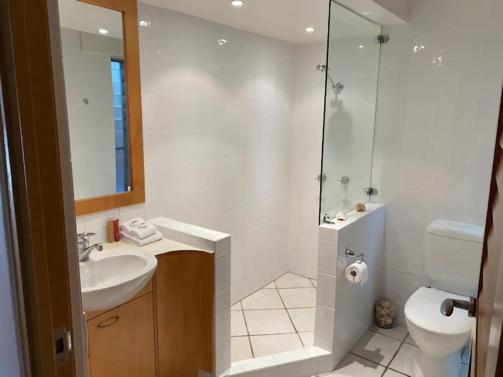 Kalimna 2 Picture Point Crescent 35