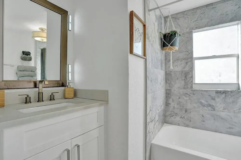 Zen 2br, 7 Min From Beach & Airport, Save Now!