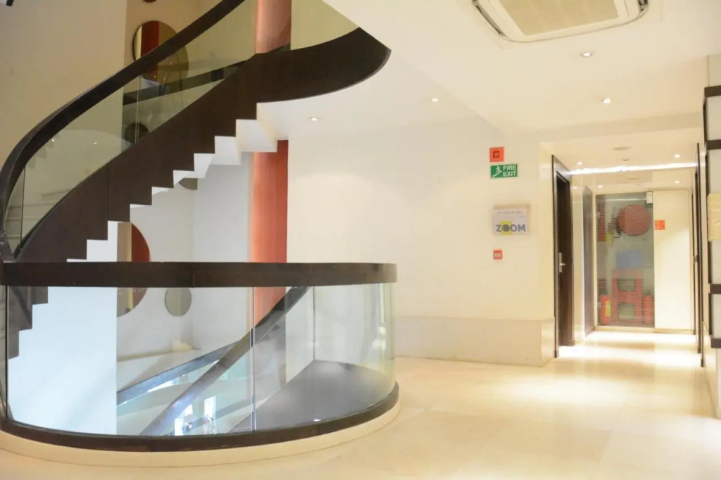 HOTEL GODWIN DELUXE NEAR CONNAUGHT PLACE Offers FREE AIRPORT PICKUP