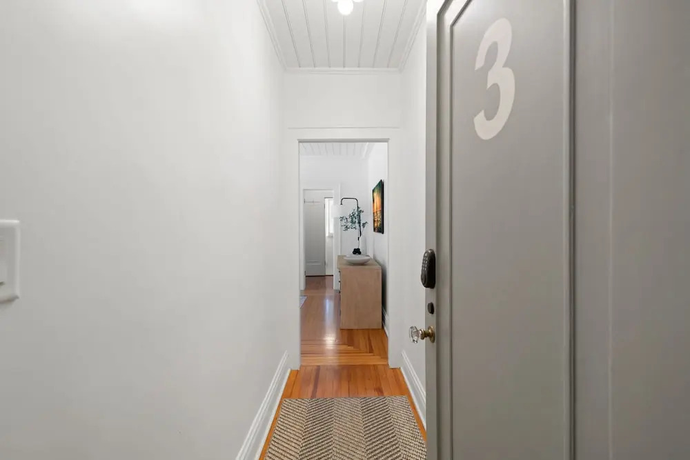 The Adaline 3 Hyde Park Apt Steps to Bayshore