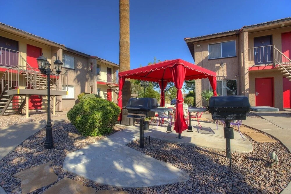 123 Fully Furnished 1BR Suite-Prime Location! by RedAwning