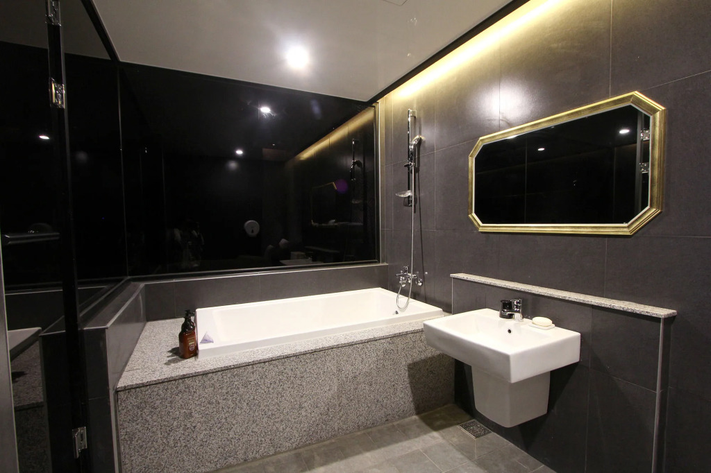 To Heaven Hotel Nampo