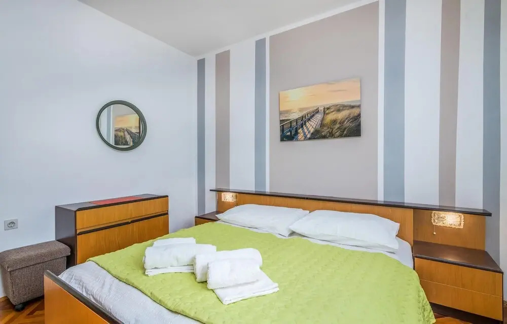 Stunning Home in Bascanska Draga With Wifi and 6 Bedrooms