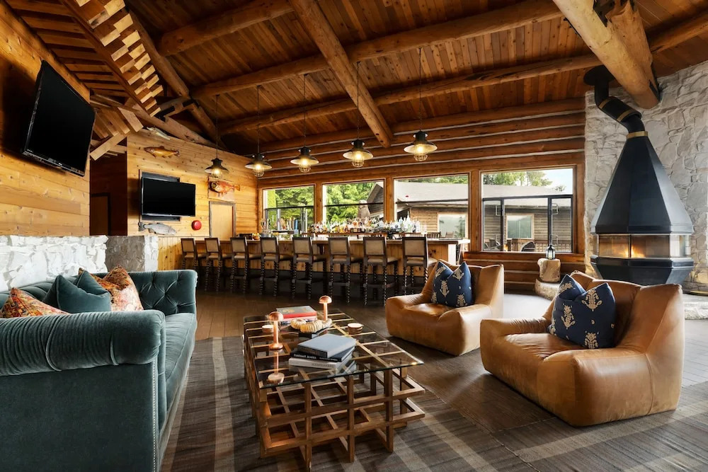 Salmon Falls Resort
