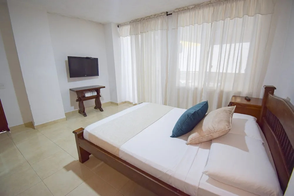 Hotel Toledo Plaza