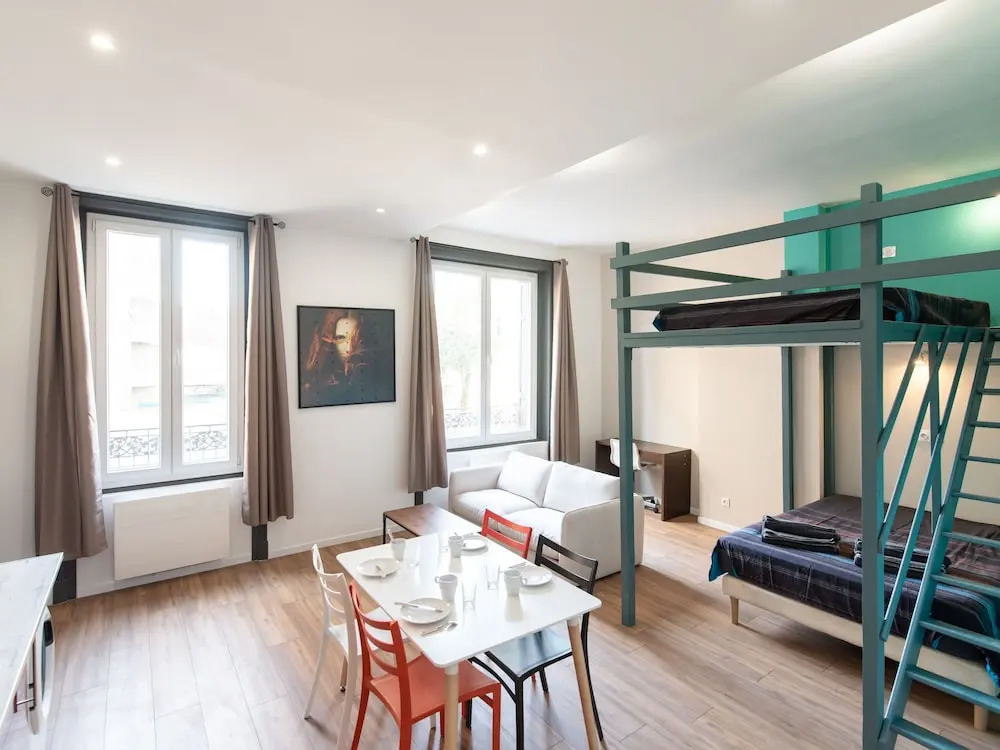 Studio Camelina Gauche City Room