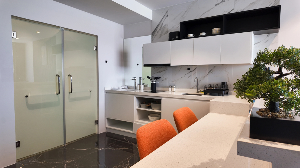 Квартира Modern Contrast Studio in Utopia Dream Max Nai Harn