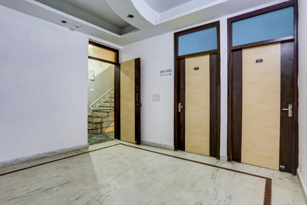 Hotel O East Punjabi Bagh Near Metro Station