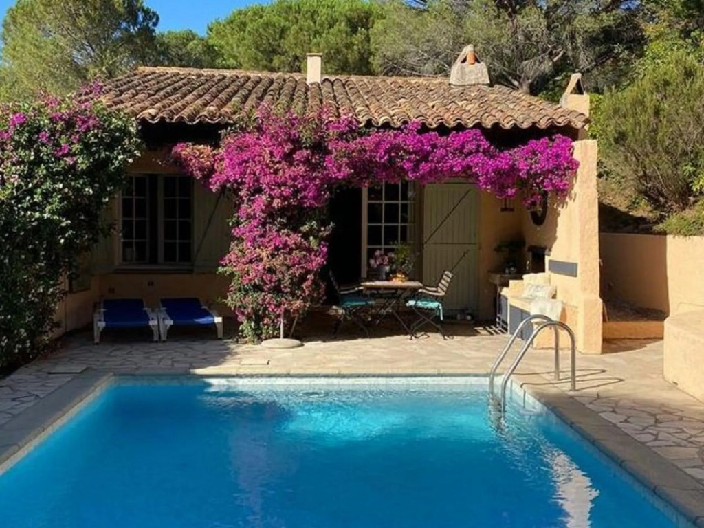 Charming Holiday Home In Plage De Gigaro With Pool
