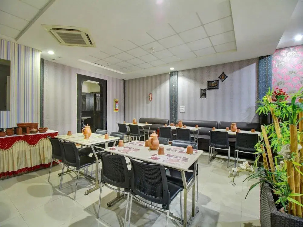 Forest Transit Hotel by OYO Rooms